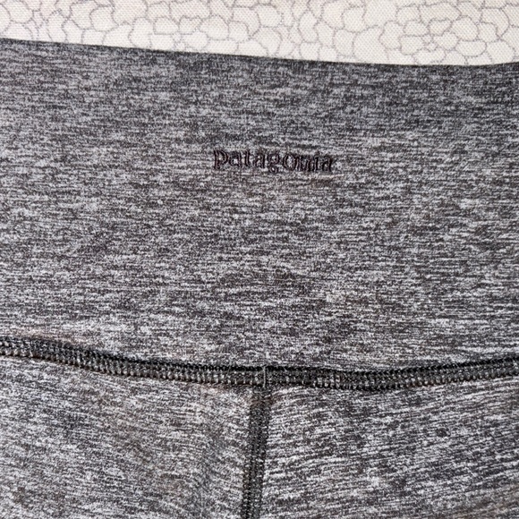 Patagonia Gray Leggings Stretchy Athletic Bottoms - Picture 2 of 4